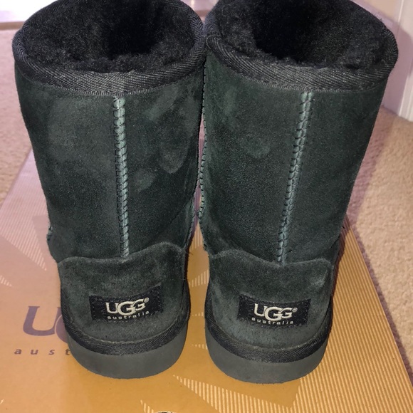 EUC Girls black size 3 UGG Australia shortie boots - Picture 2 of 6